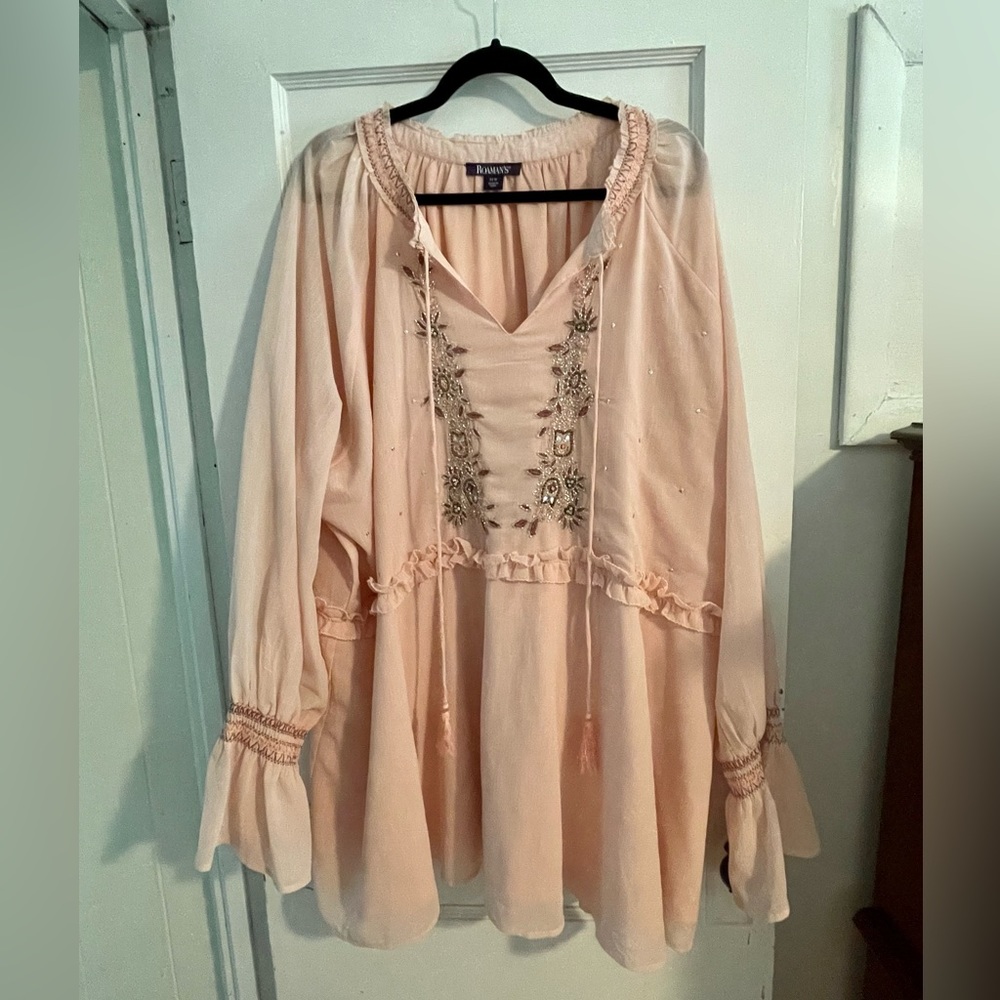 NWOT Roamans Beautiful Boho blush flowy top with beading. Size 32W. Long sleeve.